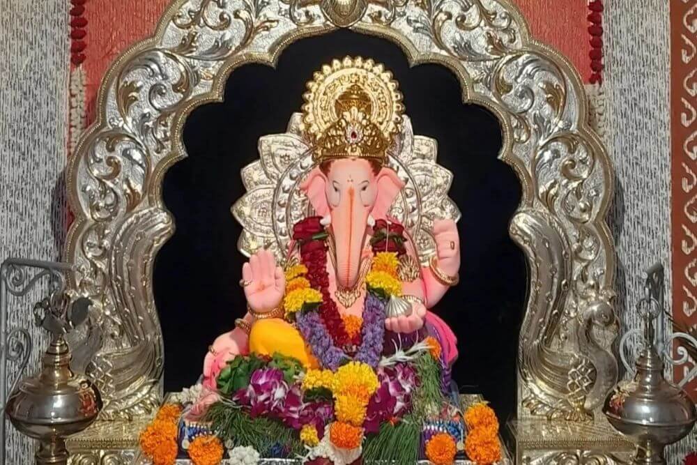 Keshavji Naik Chawl Ganpati sceneloc8.com