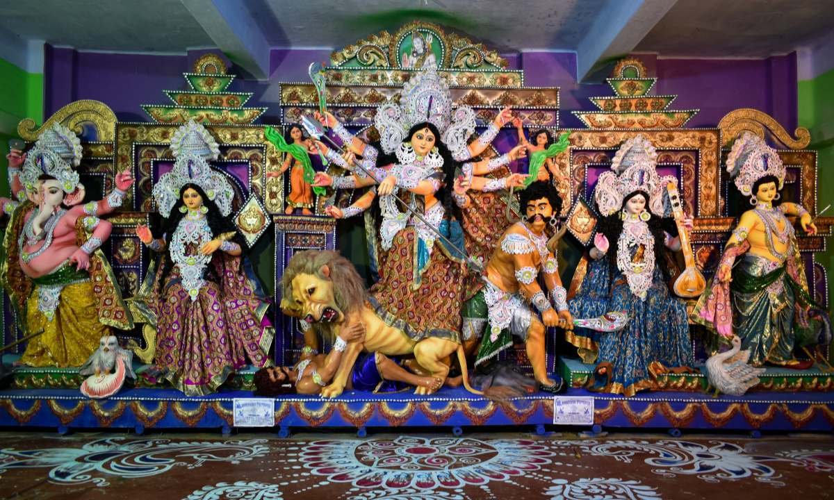 Experience Mumbai’s Vibrant Durga Puja Pandals: A Cultural Extravaganza