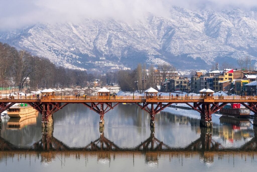 Capturing the Beauty of Kashmir: A Photographer’s Paradise