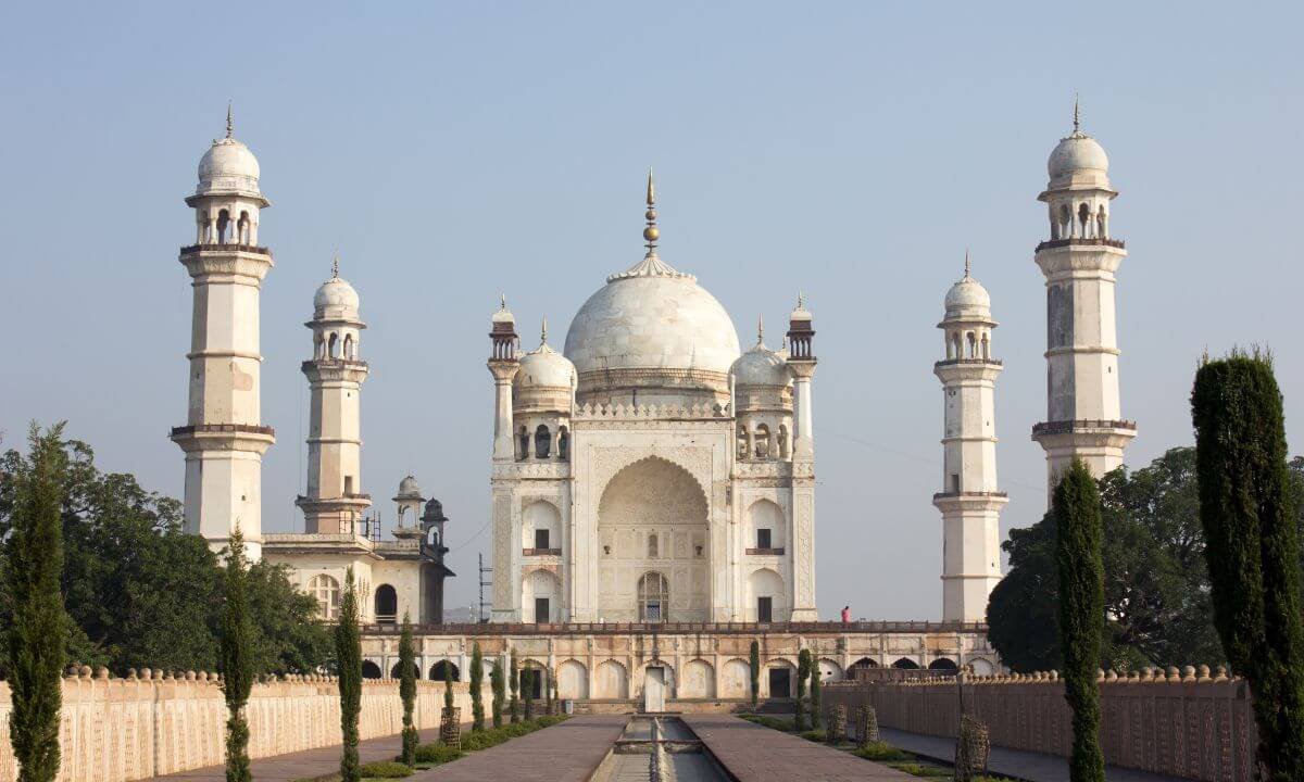 Explore Architectural Marvels in Aurangabad for Stunning Pre-Wedding Photos