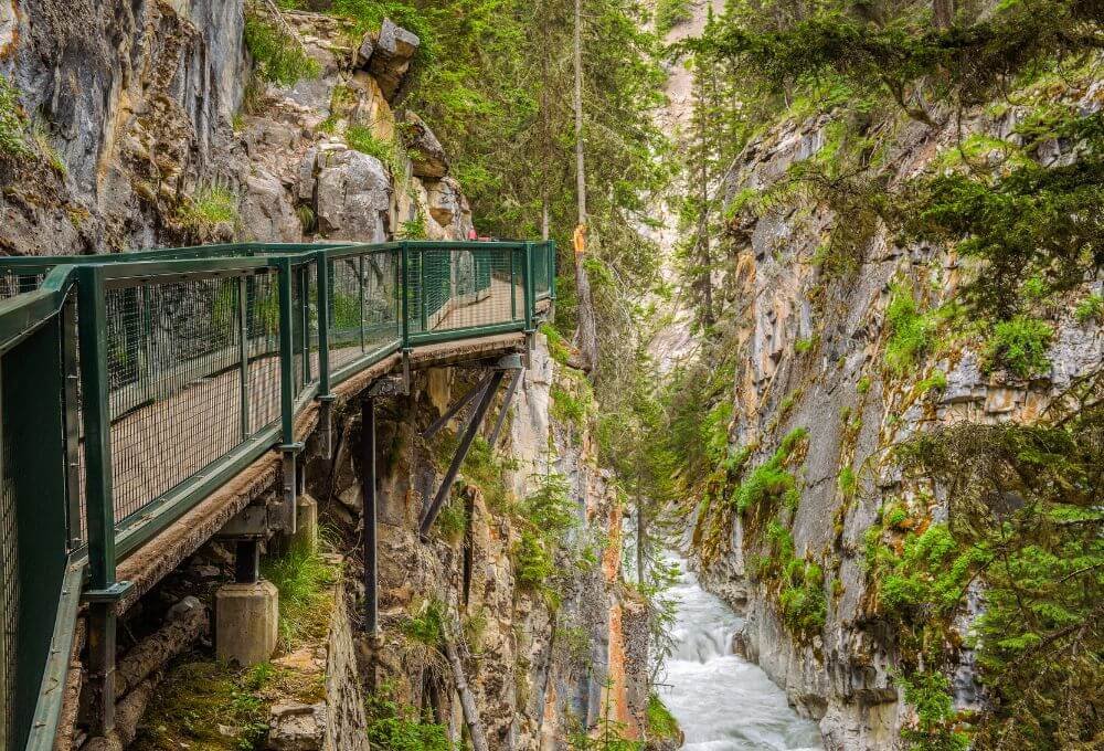 Johnston Canyon Canada sceneloc8.com