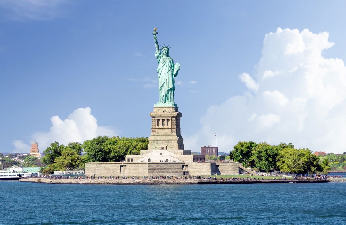 Creative Photography Spots Around the Statue of Liberty