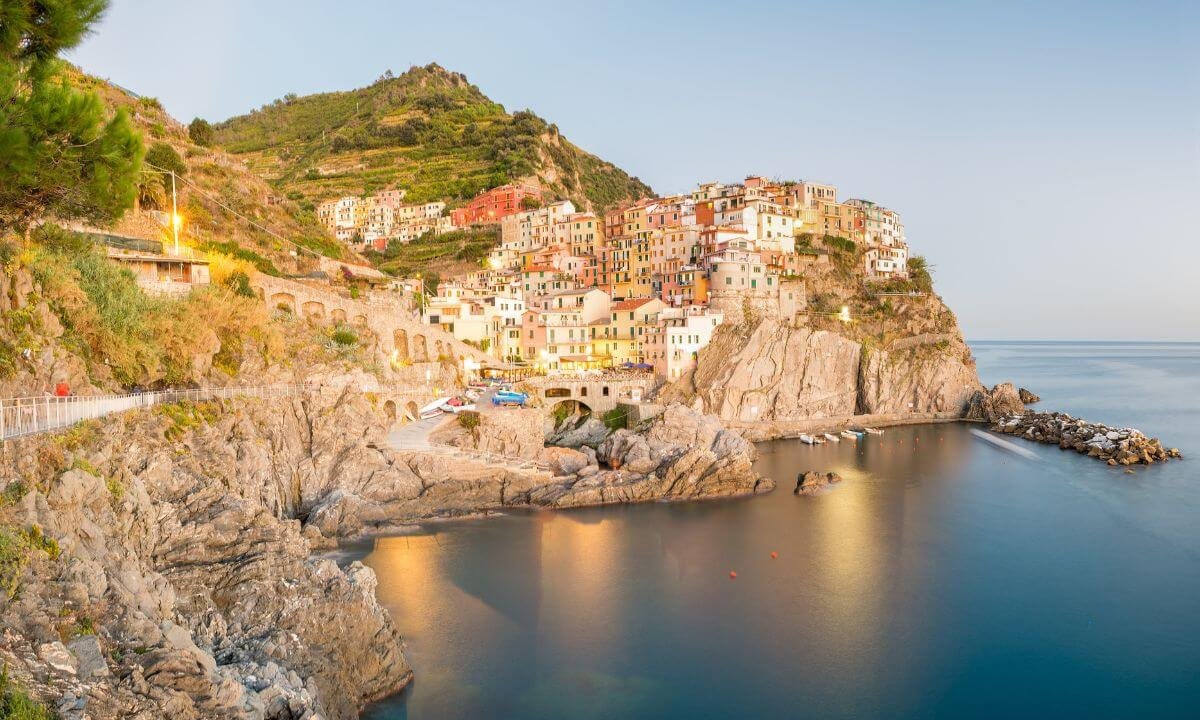 Capturing Romance in Cinque Terre: SceneLoc8’s Best Photoshoot Spots