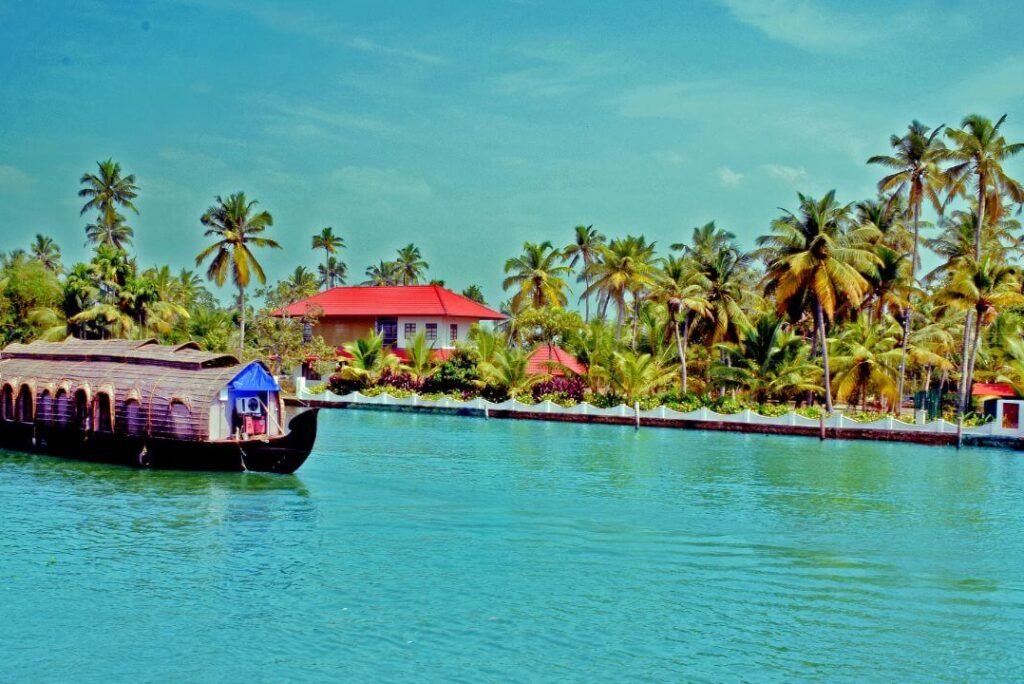 Romantic Getaways: Valentine’s Day Luxury Houseboats in India