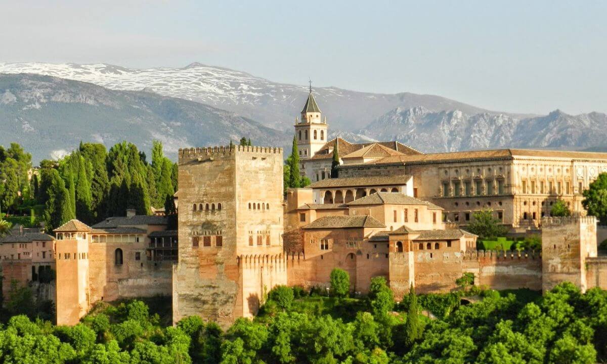 Pre-Wedding Shoot in Alhambra Palace: A Dreamy Spanish Fairytale