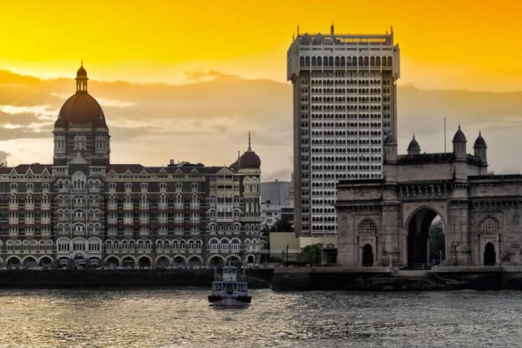 Patriotism in Mumbai from Marine Drive to Gateway