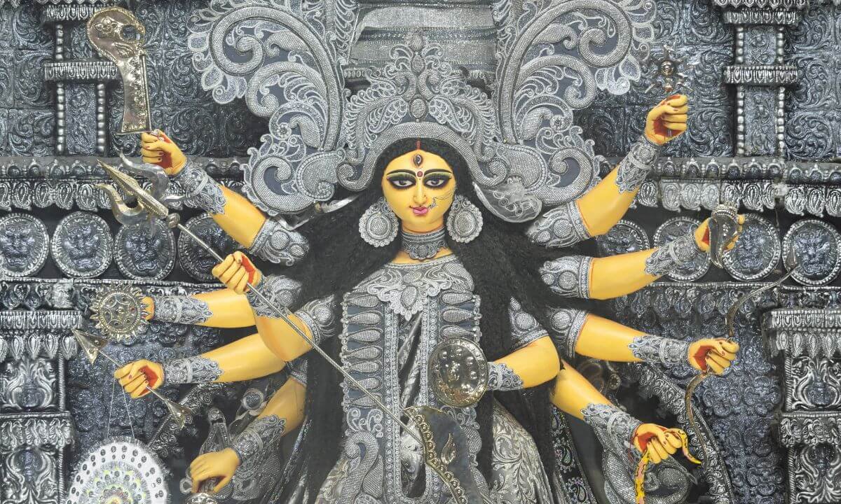 Durga Puja in India 2025 | Best City-Wise Pandals & Celebrations