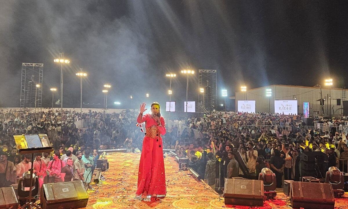 Navratri Utsav with Kinjal Dave 2025: Gujarat’s Young Garba Queen in Action