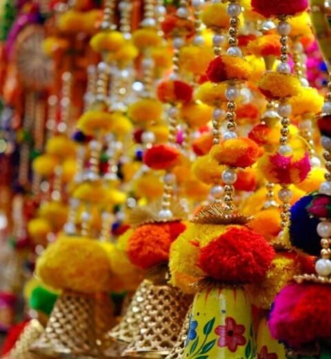 Kolkata Durga Puja Pandal Guide 2025 | Best Pandals to Visit
