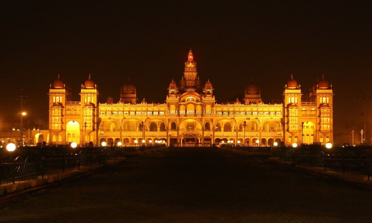 Photography in Mysore Palaces – Royal Backdrops for Pre-Wedding Shoots Photography in Mysore Palaces – Royal Backdrops for Pre-Wedding Shoots