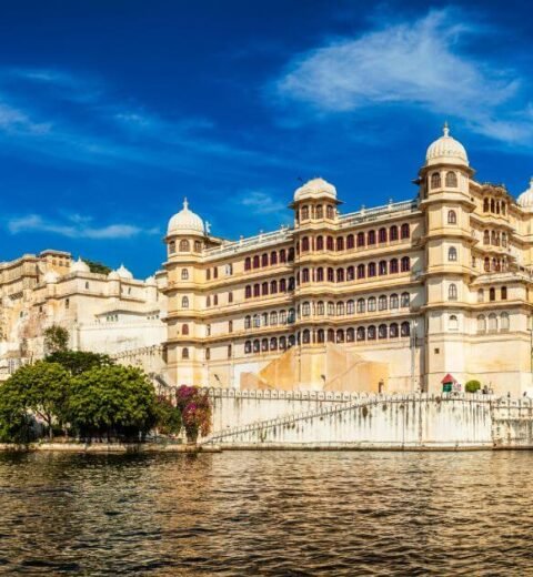 Photography in Mysore Palaces – Royal Backdrops for Pre-Wedding Shoots